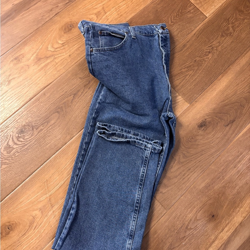 Wrangler Men's Relaxed Fit Denim Jeans. NWT - Picture 4 of 4